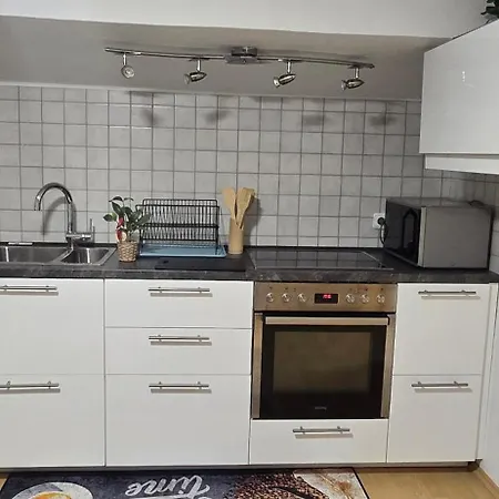 2-room - And Cozy Lejlighed