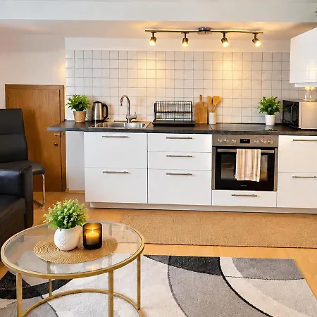 2-room - And Cozy